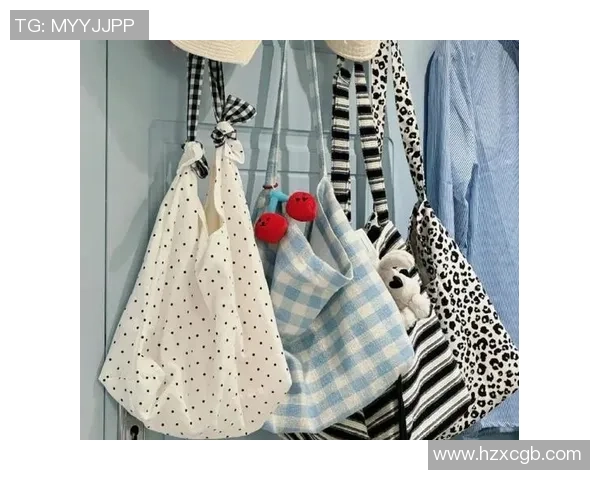 时尚与实用兼备足球斜挎包让你轻松出行的最佳选择 时尚与实用兼备足球斜挎包让你轻松出行的最佳选择